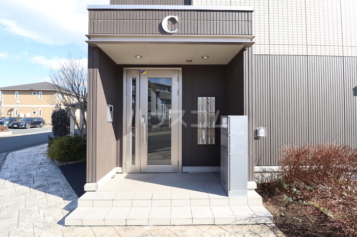 23/28 エントランス