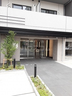 27/30 エントランス