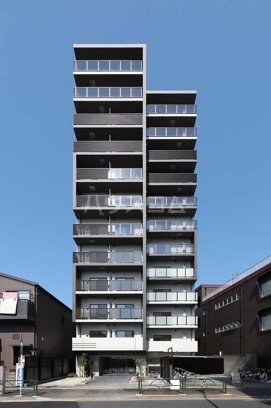ＲＥＬＵＸＩＡ千住大橋の外観