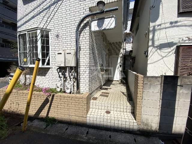 2/4 エントランス