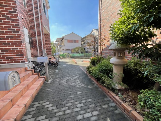 13/14 エントランス