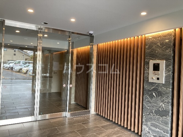 27/29 エントランス