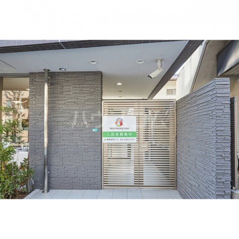 22/28 エントランス