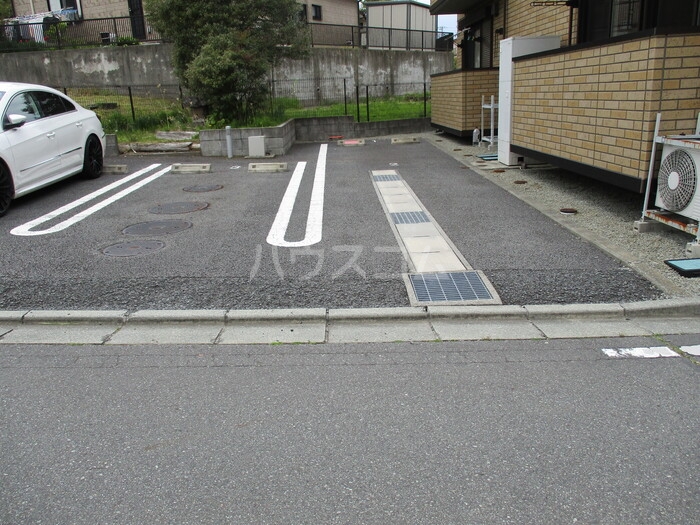 18/18 駐車場