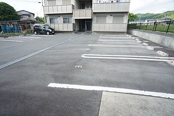 3/3 駐車場
