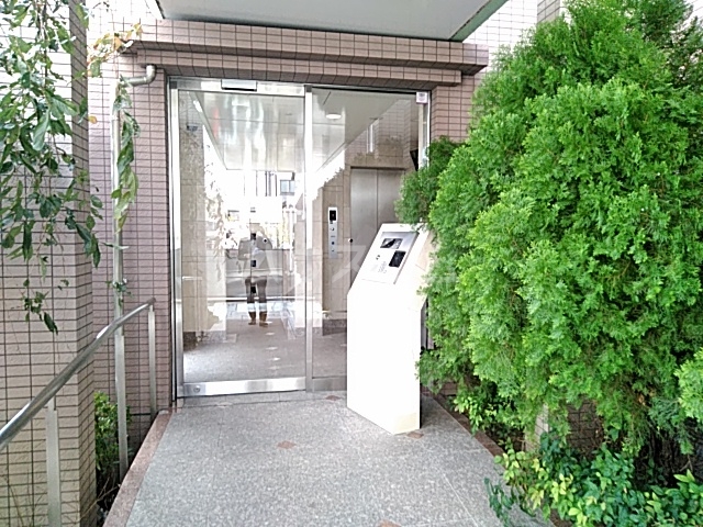 20/30 エントランス