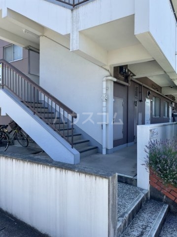 23/30 エントランス