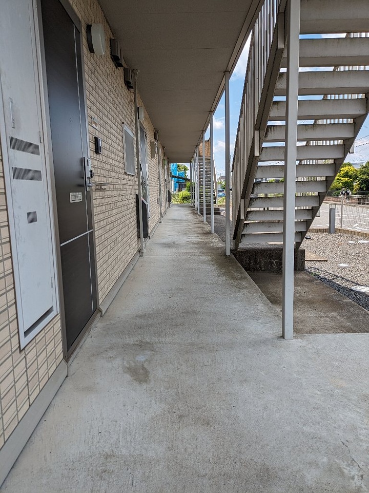 25/27 エントランス