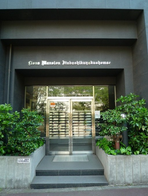 14/18 エントランス