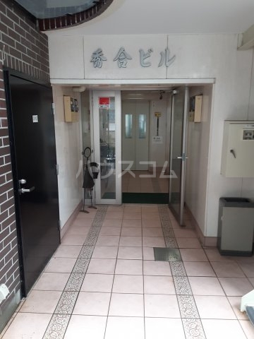 18/27 エントランス