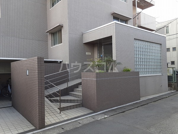 22/26 エントランス