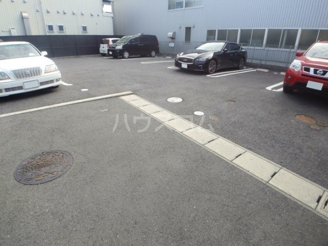 17/17 駐車場