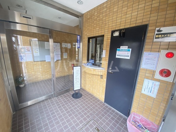 18/28 エントランス