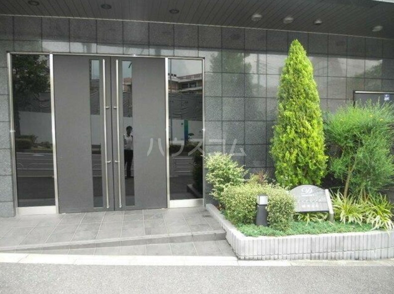 16/27 エントランス