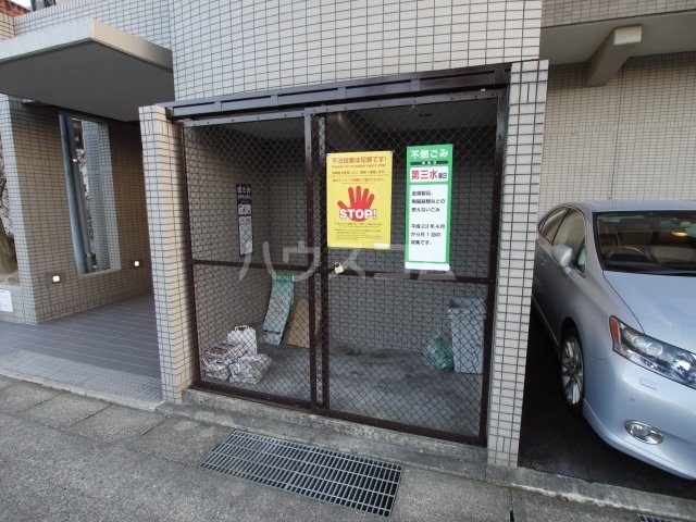 25/29 エントランス