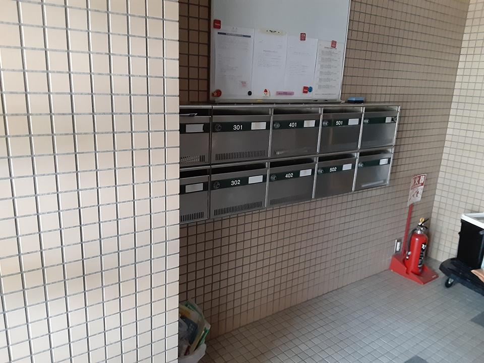 27/30 エントランス