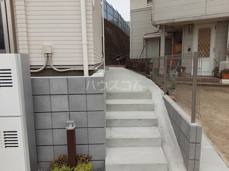 27/30 エントランス