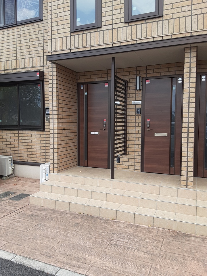 22/27 エントランス