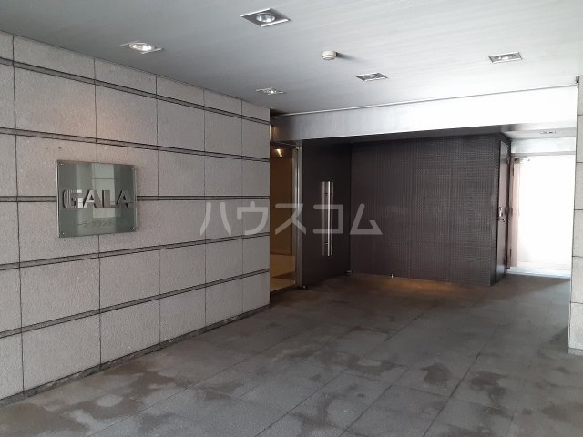 24/27 エントランス