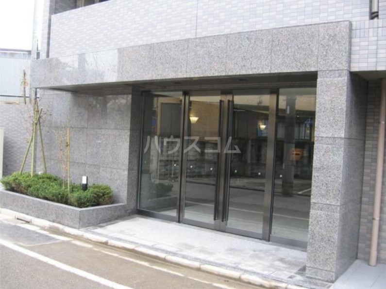 21/22 エントランス