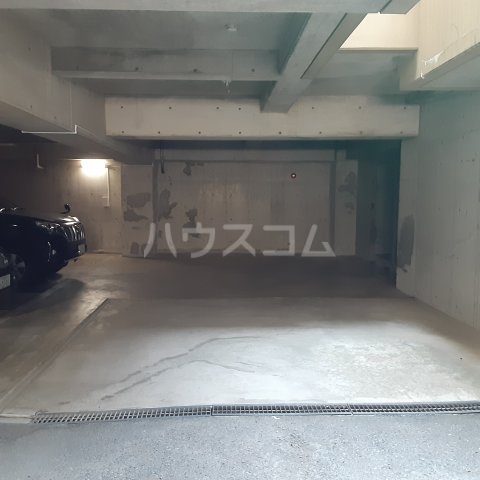 27/30 駐車場