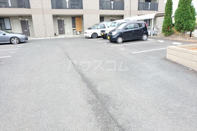 2/3 駐車場