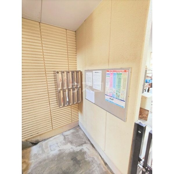 14/19 エントランス