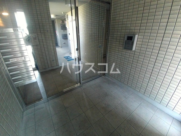 21/30 エントランス