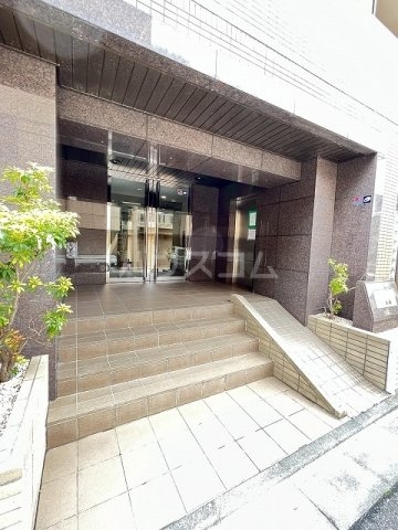 28/30 エントランス