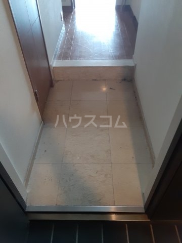 14/30 玄関