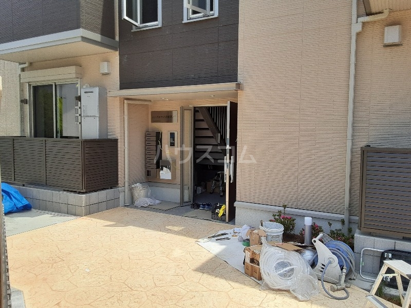 26/30 エントランス