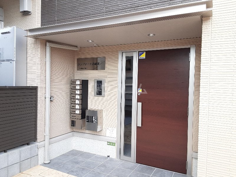 24/30 エントランス