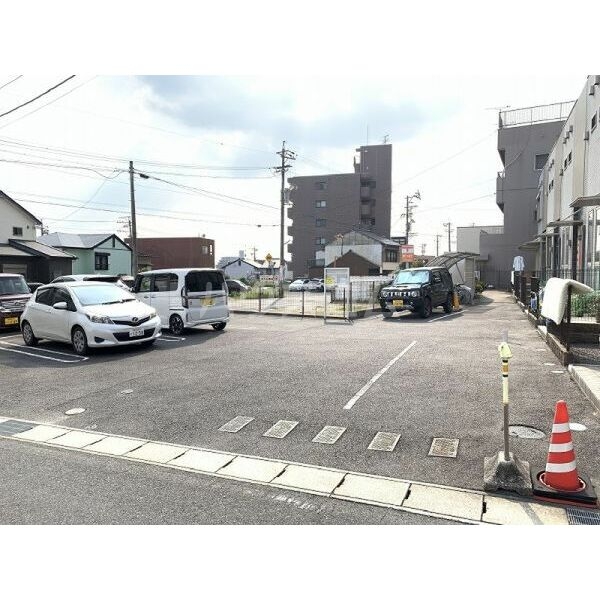 18/25 駐車場