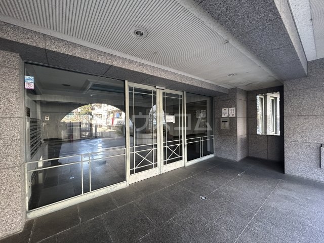 22/30 エントランス