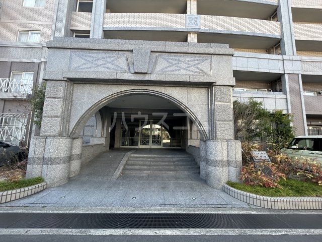 23/30 エントランス