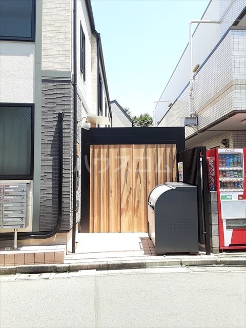 25/30 エントランス