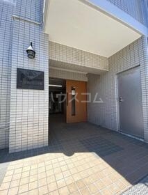 21/22 エントランス