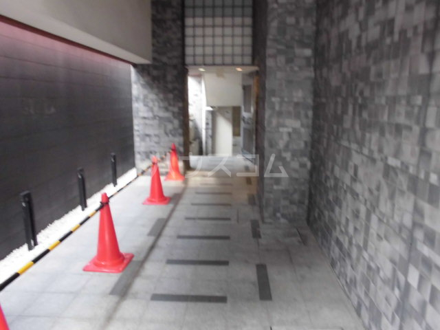 24/30 エントランス