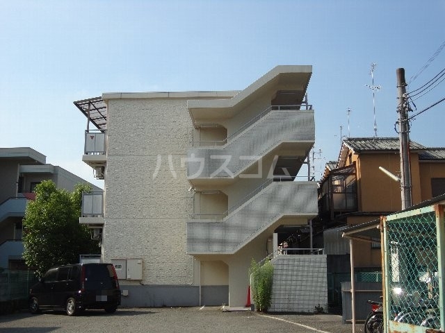 26/30 エントランス