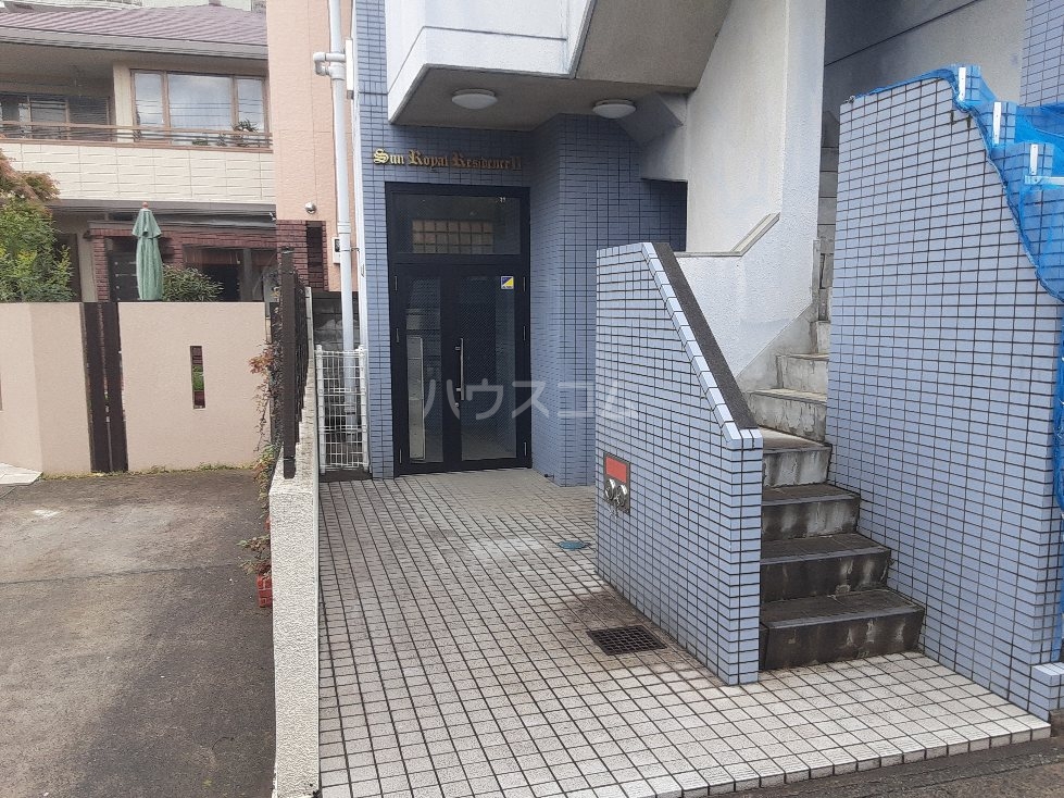 28/30 エントランス