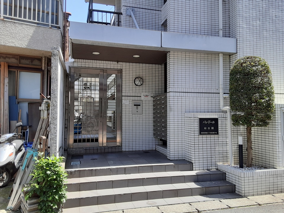 26/30 エントランス