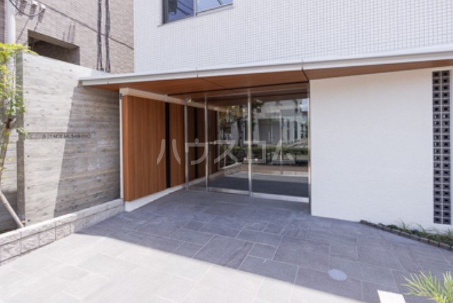 20/29 エントランス