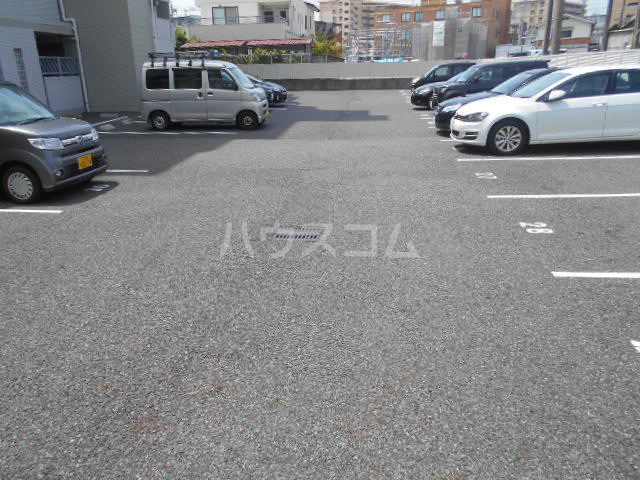 22/28 駐車場