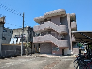 26/29 エントランス