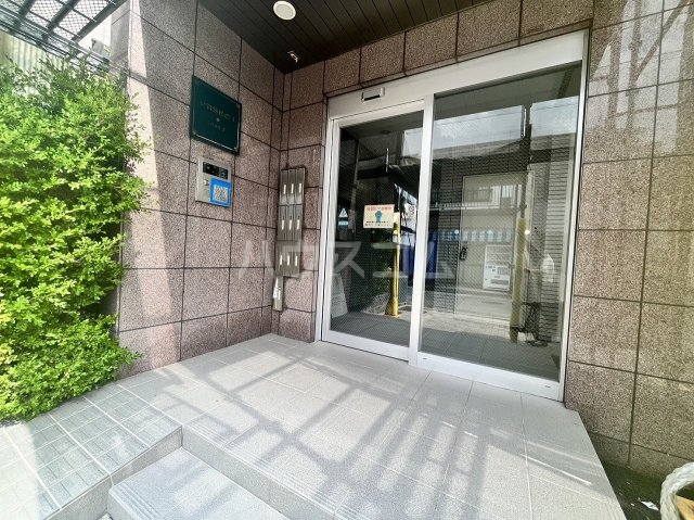 27/30 エントランス