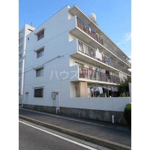 13/22 エントランス