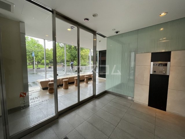 21/29 エントランス