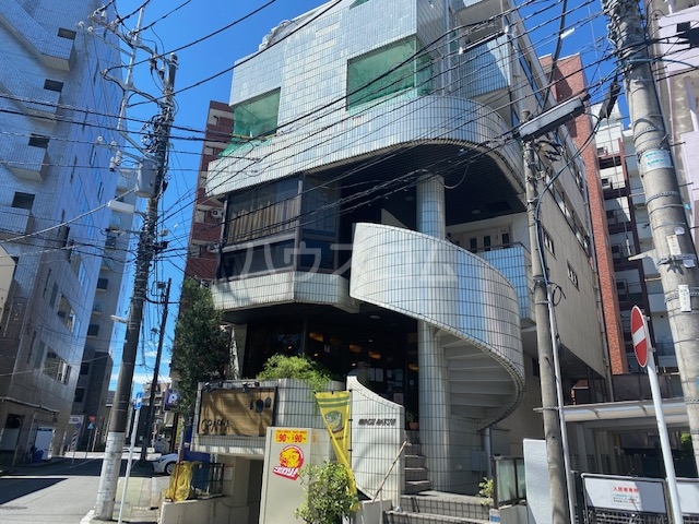 22/23 エントランス