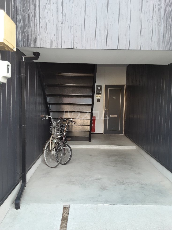 25/30 エントランス