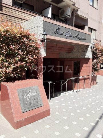 28/30 エントランス